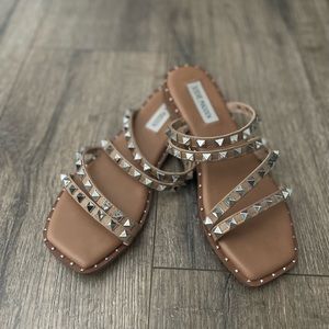 Steve Madden Skyler Tan Studded Sandals Sz 7